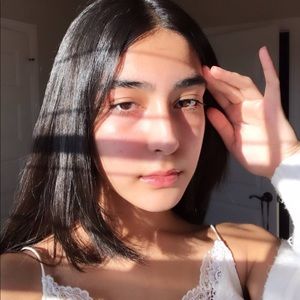 Meet your Posher, Hunya